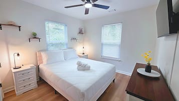 3 habitaciones, escritorio, tabla de planchar con plancha y wifi gratis
