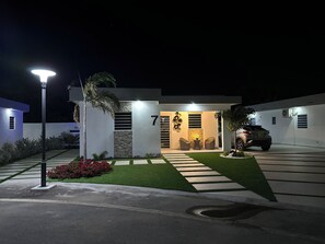 Exterior - Villa Gomez Retreat - Private Pool & ModernComfort (Willemstad)