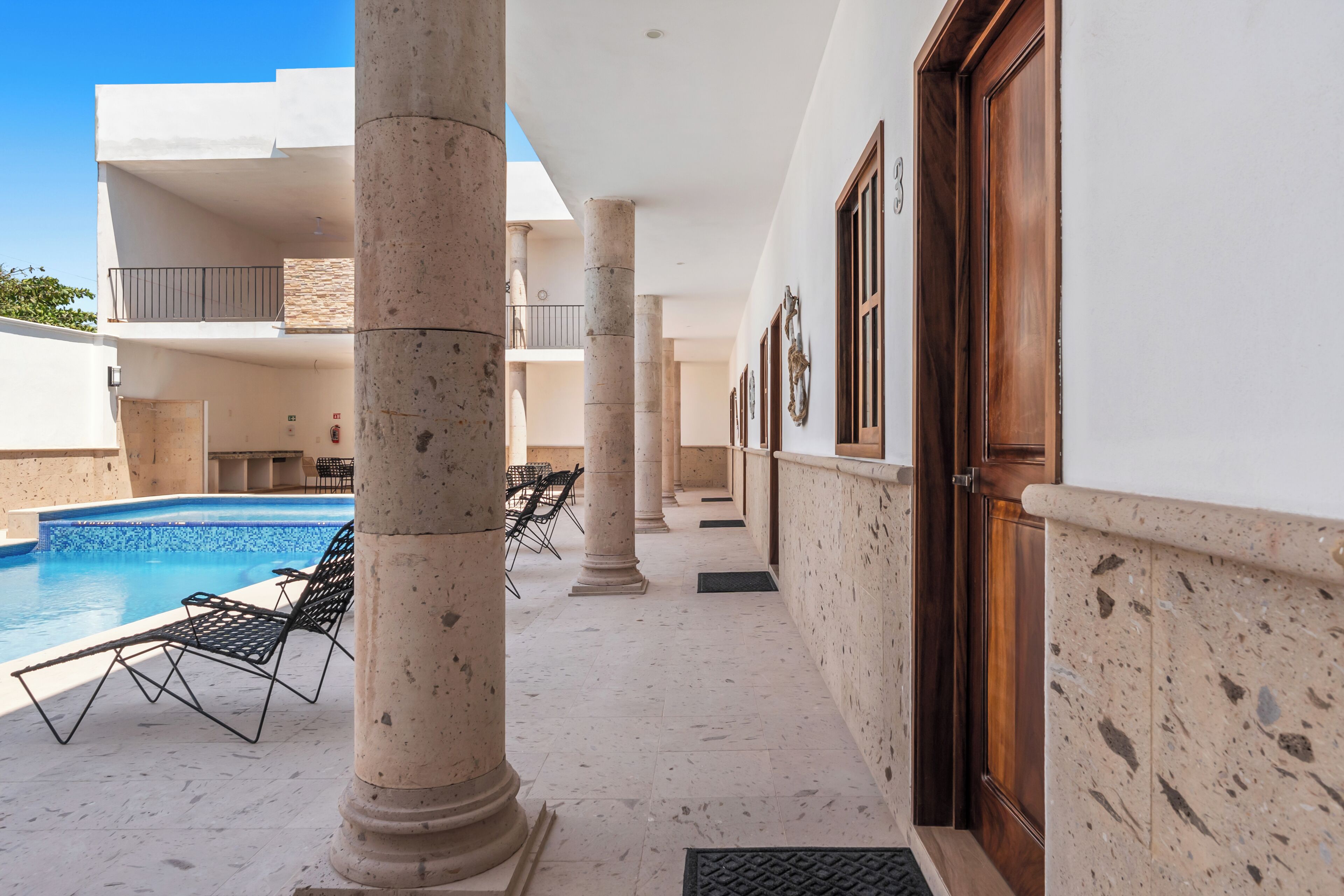 Gallery-Doppelzimmer, Poolblick | Blick auf den Innenhof