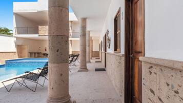 Gallery-Doppelzimmer, Poolblick | Blick auf den Innenhof