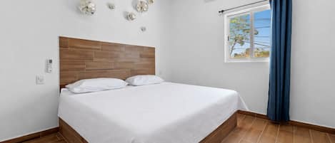 Chambre quadruple familiale | Literie hypoallergénique, couette en duvet, ameublement unique