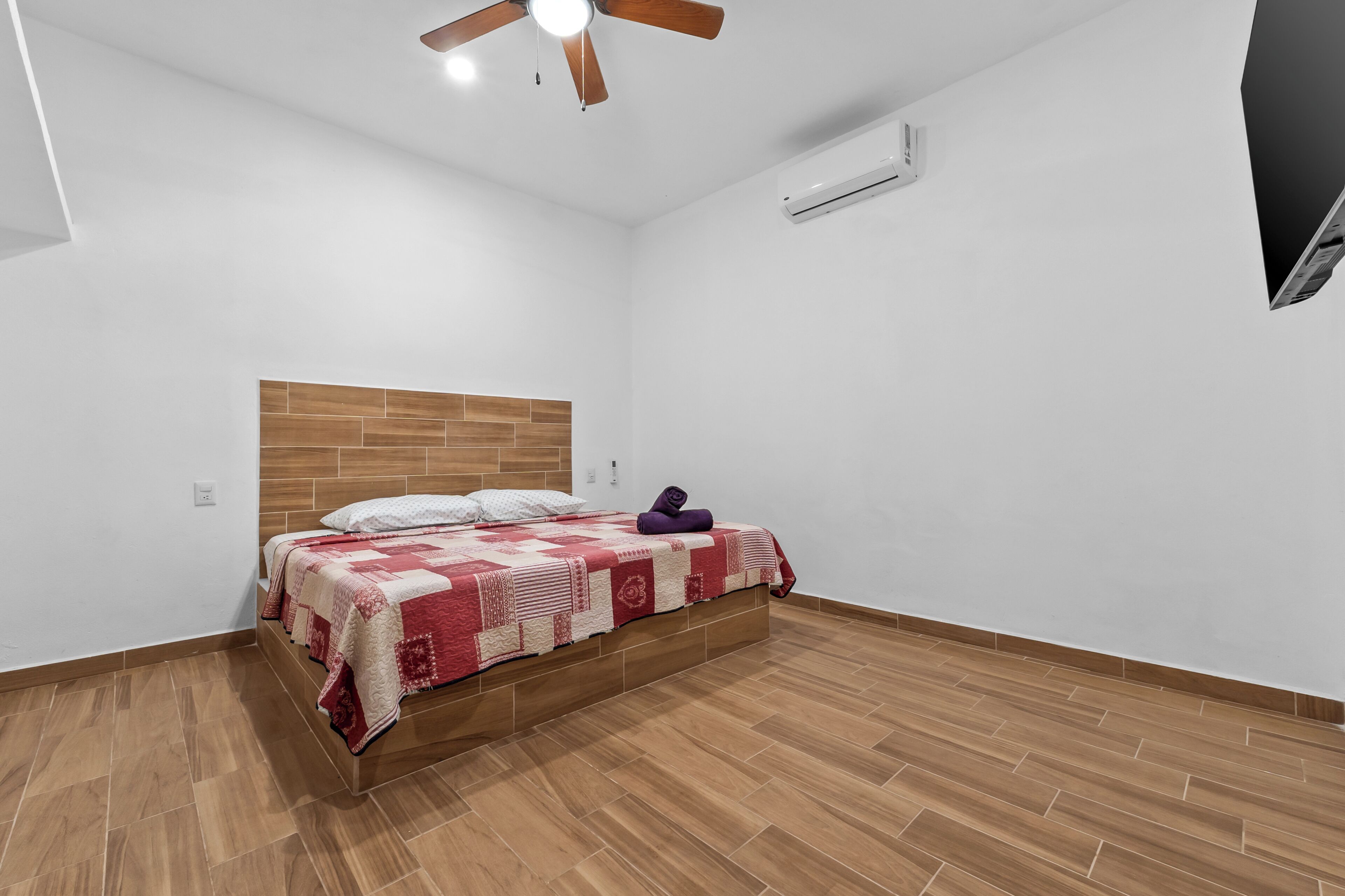 ดีลักซ์อพาร์ทเมนท์, วิวสระว่ายน้ำ