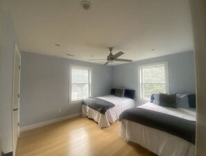 3 bedrooms, desk, iron/ironing board, WiFi