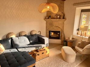 Living area - House Kipos: Where your cell phone battery lasts longer than your worries (Malonas)