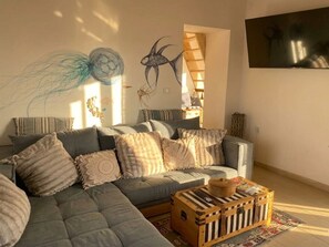 Living area - House Kipos: Where your cell phone battery lasts longer than your worries (Malonas)
