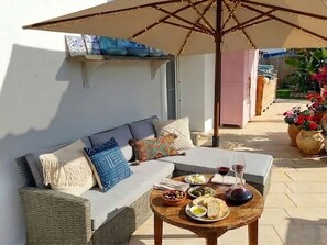 Terrace/patio - House Kipos: Where your cell phone battery lasts longer than your worries (Malonas)