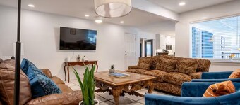 Sleeps 8: Family/ Pet Friendly/ Pool/ Ping Pong