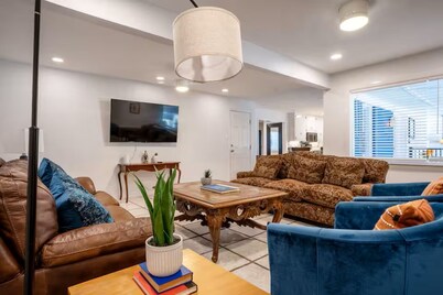 Sleeps 8: Family/ Pet Friendly/ Pool/ Ping Pong