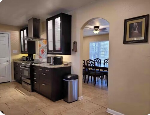 Sleeps 8/ Large Fenced Yard/ Patio/ Pet Friendly