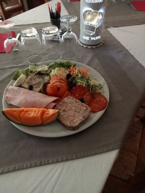 Classic-Doppelzimmer zur Einzelnutzung | Essen und Trinken