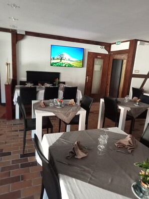 Kahden hengen classic-huone yhdelle | Ruokailu