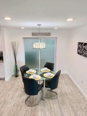 Dining - Near Beaches & IMG Academy, Mins to Downtown (Bradenton)
