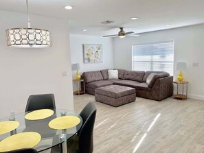 TV, table football - Near Beaches & IMG Academy, Mins to Downtown (Bradenton)