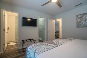 2 bedrooms, iron/ironing board, WiFi, bed sheets - Near Beaches & IMG Academy, Mins to Downtown (Bradenton)