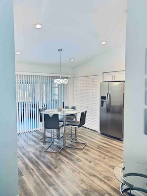 Dining - Near Beaches & IMG Academy, Mins to Downtown (Bradenton)