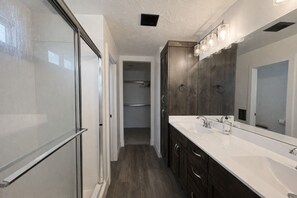 Towels - Monthly Rental W/ Private Gym! (Washington)