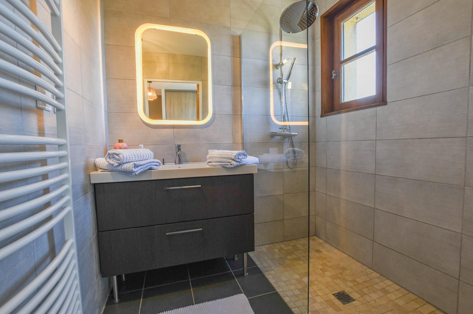 Shower, towels