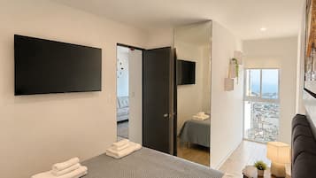 2 habitaciones, tabla de planchar con plancha, internet y ropa de cama