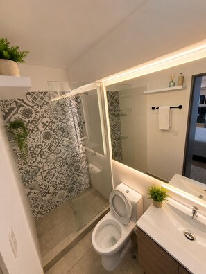 Jetted bath, towels, soap, shampoo - Modern apartment with a dream view and steps away from the Costa Verde (Lima)