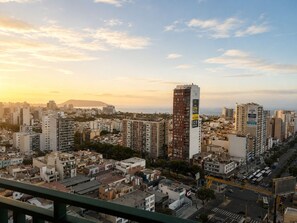 Balcony - Modern apartment with a dream view and steps away from the Costa Verde (Lima)