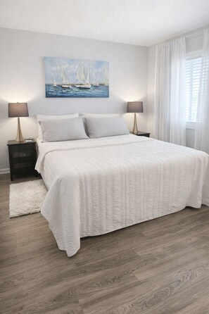 Room - Gated Waterway Condo Pool View Porch Docks Fishing Sunsets First Floor (North Myrtle Beach)