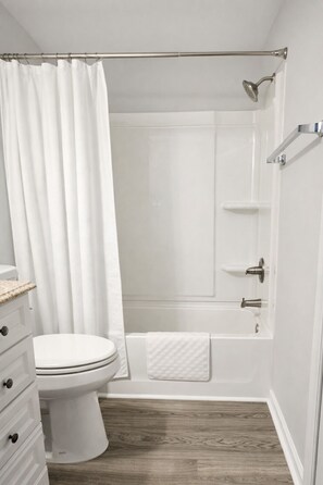 Bathroom - Gated Waterway Condo Pool View Porch Docks Fishing Sunsets First Floor (North Myrtle Beach)