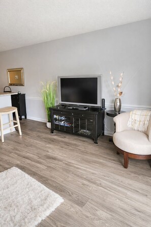 Living area - Gated Waterway Condo Pool View Porch Docks Fishing Sunsets First Floor (North Myrtle Beach)