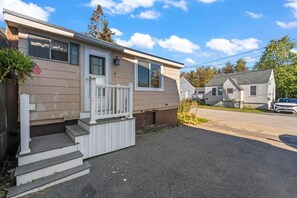 Exterior - Beach Cottage w Hot Tub & Screened Porch! (Old Orchard Beach)