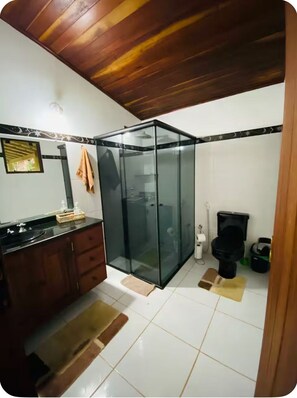 Pyyhkeet, saippua, vessapaperi
