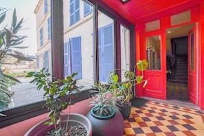 Interior - Majorelle House - BAR SUR AUBE (BAR SUR AUBE)