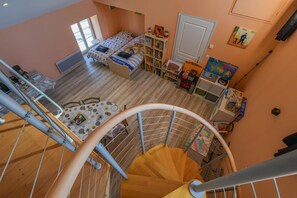 Children’s area - Majorelle House - BAR SUR AUBE (BAR SUR AUBE)