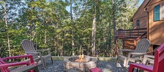 Large house only minutes from lake with great hikes & a hot tub!