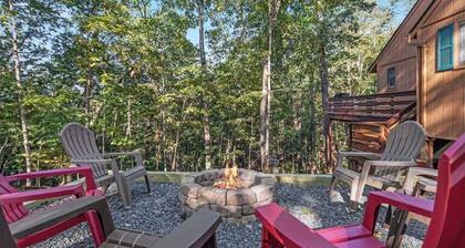 Large house only minutes from lake with great hikes & a hot tub!