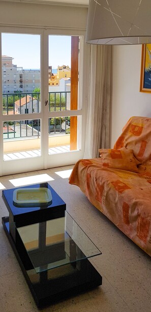 Living area - Golfe Juan charmant appartement garage proche mer (Vallauris)