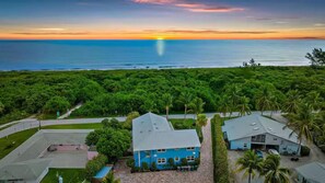 A coastal property with a house, a paved driveway, and a view of the ocean. - Treasure Coast Hideaway | Dogs Welcome, No Fees (Fort Pierce)