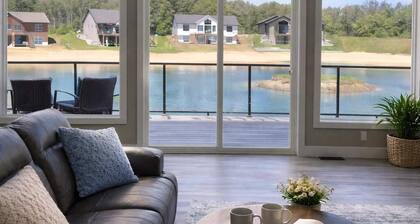 Beach House by Castle Rock Lake