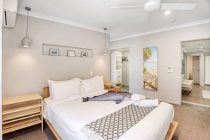 7 chambres, fer et planche à repasser, Wi-Fi, draps fournis