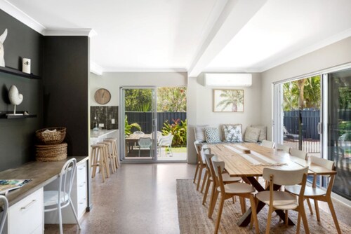 Coastal Luxe Retreat | Walk to Lake & Beach | Sleeps 14