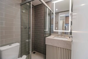 Comfort Apartment | Bilik Mandi | Pancuran mandi, pengering rambut, tuala disediakan, sabun