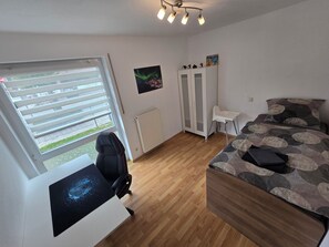 Room - High-quality, cozy vacation apartment on the first floor - two bedrooms - (Greven)