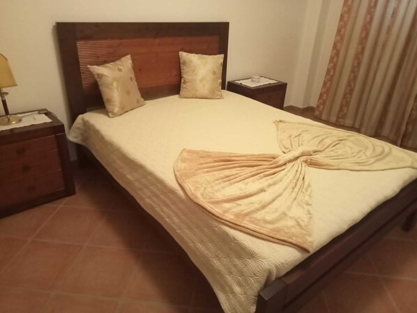 Room - Vrbo Property (Portimão)