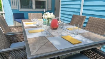 Huis, uitzicht op tuin | Buiten dineren