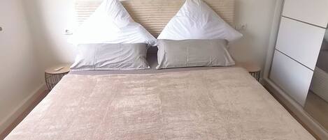 1 habitación y ropa de cama