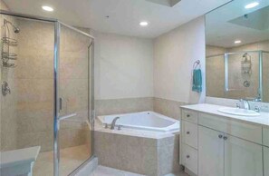 Bathroom - Waterfront condo in beautiful Stuart, Close to Jensen and Stuart beaches. (Stuart)