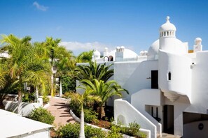 Exterior - 2BR in Adeje Paradise · Heated Pool · Near Beach (Santa Cruz de Tenerife)