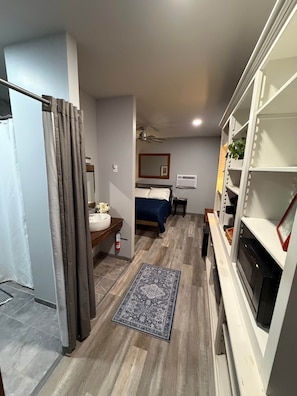 WiFi, bed sheets, wheelchair access