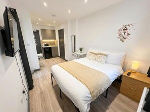 Studio, 1 Bedroom, Smoking - Tranquil Adults-only Studio Near Wood Green Metro (London)