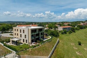 A modern building with a flat roof, large windows, and a paved driveway. - Premium apartment My Way with panoramic balcony (Labin)