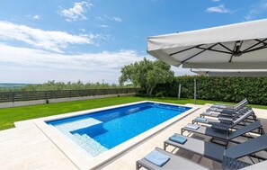 A heated pool - Amazing home in Deklici (Deklici)