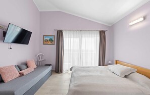 Iron/ironing board, travel cot, free WiFi - Amazing home in Deklici (Deklici)